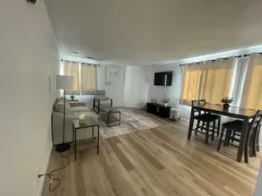 2/1 newly renovated cozy apt - Image 2