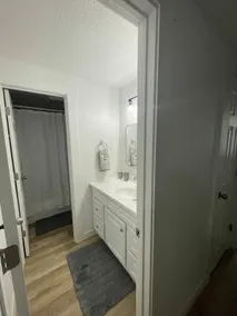 2/1 newly renovated cozy apt - Image 4