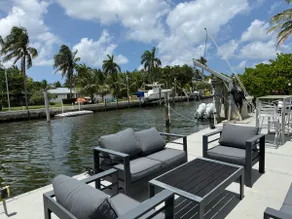 Upscale 3BR/3BA Waterfront Apt /Sleep 7 - Image 3