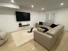 Luxurious Modern Family Townhouse - Image 5