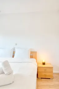 Bright and Modern Getaway Apartment - Image 5