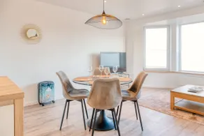 Bright and Modern Getaway Apartment - Image 4