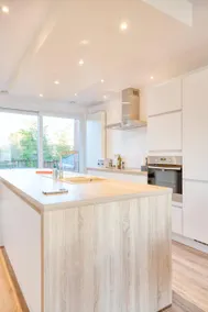 Bright and Modern Getaway Apartment - Image 3