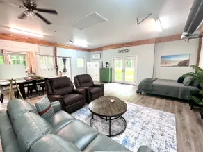 The Garage near Caseville - Image 2
