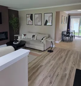 FamilyStay|3BR|Fireplace|ShowerJets|BBQ|Patio|Park - Image 2