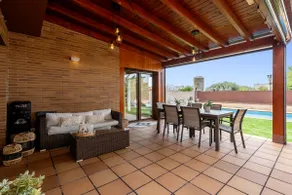 Beautiful villa with pool close to the beach - Image 3