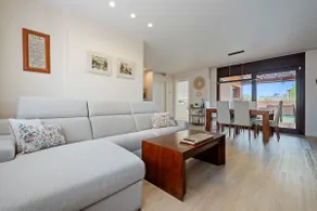 Beautiful villa with pool close to the beach - Image 4