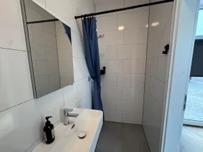 Centrally located and comfortable - Image 5