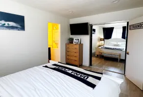 Pet Friendly - Lantern District Apartment - Image 2