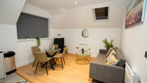 Modern 2-Bedroom Saarb Apartment, Leatherhead - Image 3