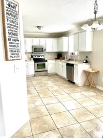 Cozy Cul-de-Sac Gem 3BR +Game Room + Huge Backyard - Image 3