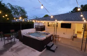 Chateau Bliss: Stylish Stay w/ HOT TUB - Image 5