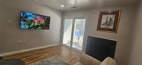 Entire One Bedroom Apartment with Free Parking - Image 5
