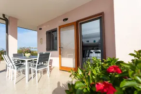 Detached house with a sea view - Image 5