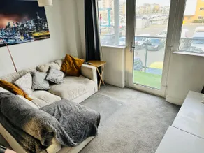 Stylish Marina Apartment with Stunning Views - Image 2