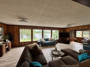 Charming Riverfront Cottage - Image 3