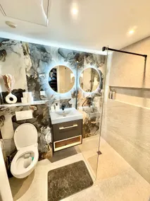 Air-Conditioned Designer Apt. Free Parking/Wifi - Image 5
