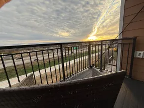 Chic 2BR/2BA with Stunning Views & Laundry - Image 4