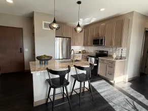 Chic 2BR/2BA with Stunning Views & Laundry - Image 2