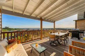Spacious Lake View Cabin! - Image 3