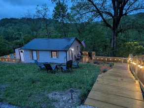 Meet Virginia less than 1 mile from casino and downtown - Image 3