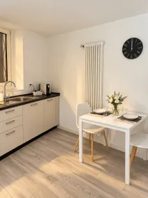 Lakeside Suite | Stylish & Comfortable Getaway! - Image 5