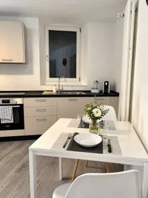 Lakeside Suite | Stylish & Comfortable Getaway! - Image 3