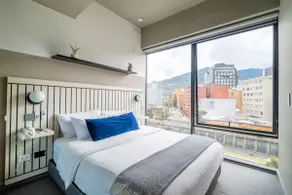 Cozy Urban Loft*Wifi*Gym*Pool - Image 2