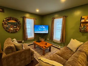 Green Pine Getaway King Bed 2 Bath near Jay Peak! - Image 2