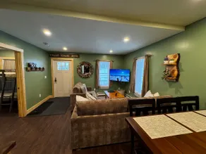 Green Pine Getaway King Bed 2 Bath near Jay Peak! - Image 4