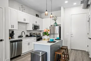 The Victorian Rose | 2 Bed Studio | Prime Location - Image 3