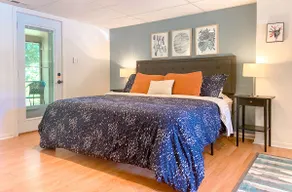 Spacious Garden Suite with Private Porch - Image 2