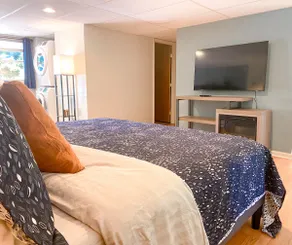 Spacious Garden Suite with Private Porch - Image 3