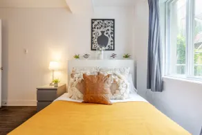 Cozy and Spacious Condo Downtown - Image 3