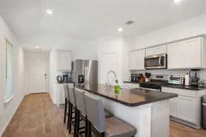 Modern Cozy Home Near IAH airport - Image 4