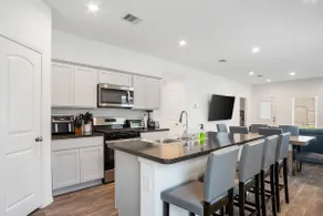 Modern Cozy Home Near IAH airport - Image 3
