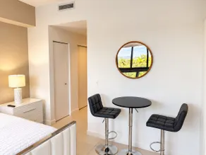 Miami Sweet Suite - Image 2
