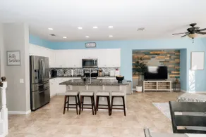 The Ivory House - Spacious Modern Home - Image 4
