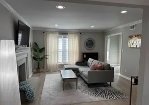 Cozy & family-friendly townhome - Image 4