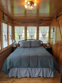 Cozy Lakefront Cabin w/ Fireplace/Open All Year - Image 3