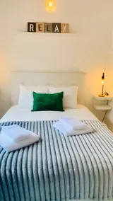 Old Market - Beach House 2 bedrooms, facing the beach - Image 4