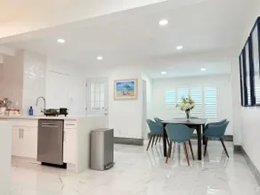 Coastal Luxe Retreat - Image 5