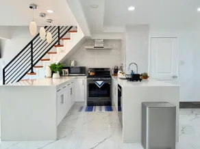Coastal Luxe Retreat - Image 3