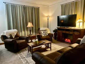 Collosal Craftsman-4 BR, 9 Beds-Sleeps 1 to 14! - Image 2