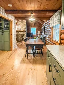 Cozy Owl Cabin ~ minutes from Roost & Chetremon - Image 4