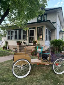 Retreat on Beautiful Main Street - Image 2