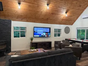 Family cabin with hot tub, near Mt. Hood outdoors! - Image 5