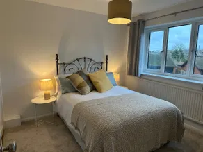 The Little Crookham House - Image 3