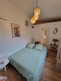 private room with shower room and toilet - Image 4