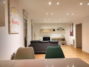Charming and cozy apartment with complimentary parking - Image 4